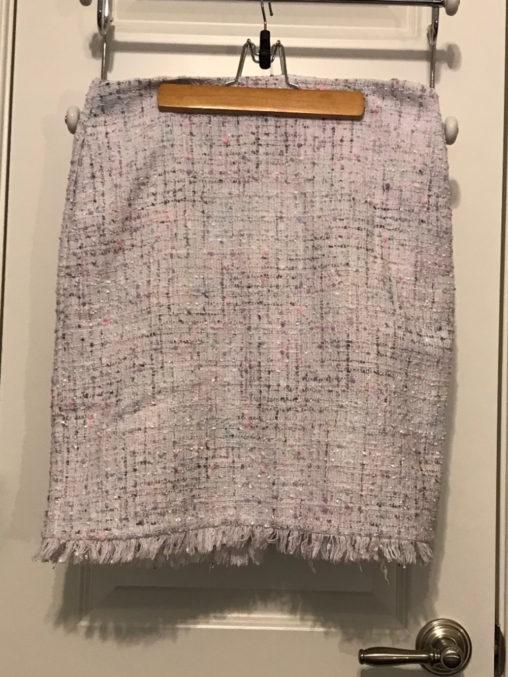 Elle white pastel tweed midi length lined skirt with fringe hem & pockets! (6) - Picture 4 of 16